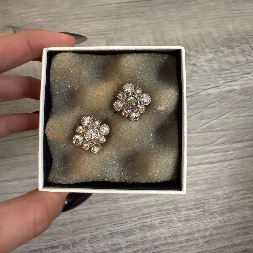 Authentic Chanel Floral Crystal Earrings Boucles Oreille Z3163